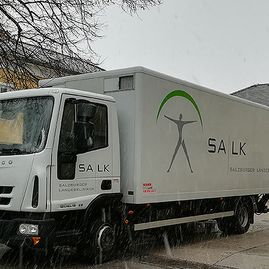 Salzburger Landeskliniken Beschriftung Fahrzeug SALK