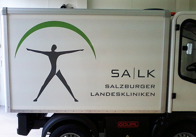 SALK Salzburger Landeskliniken Fahrzeugbeschriftung