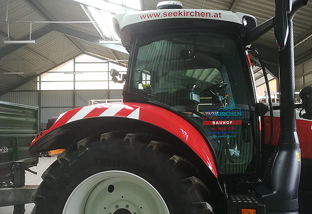 Traktorbeklebung Bauhof Seekirchen reflektierend